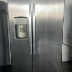 2025 General Electric side by side fridge