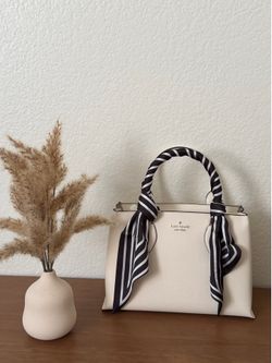 Black&White Striped Silk-Style Scarf – Eleganto & Versatile Accessory