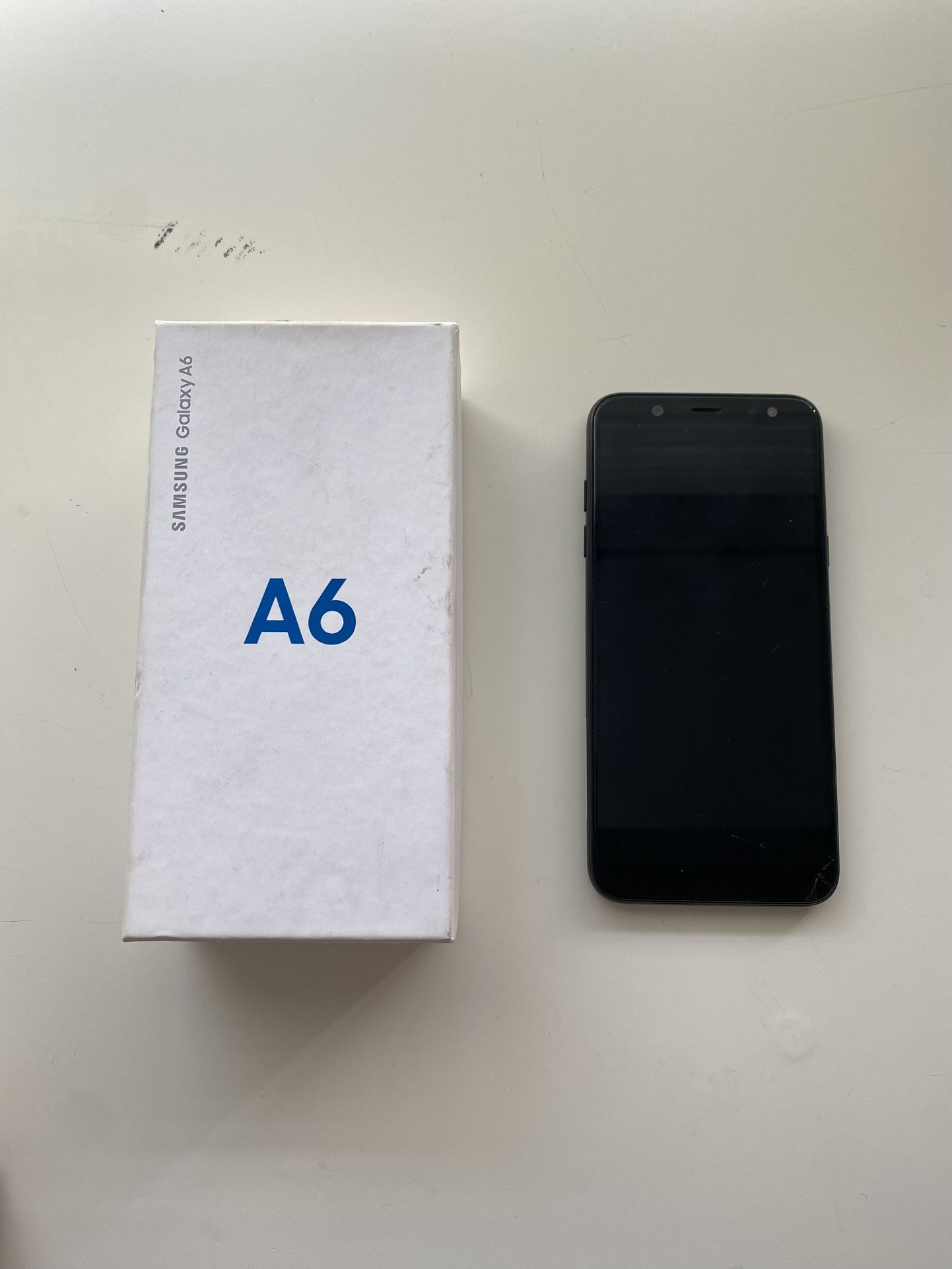 LIKE NEW SAMSUNG GALAXY A6 PHONE