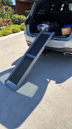 Foldable dog ramp
