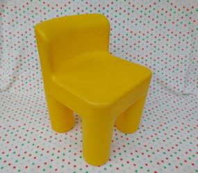 Vintage Little Tikes Yellow CHUNKY Child Size Chair 16”x11”x11” Sturdy Plastic