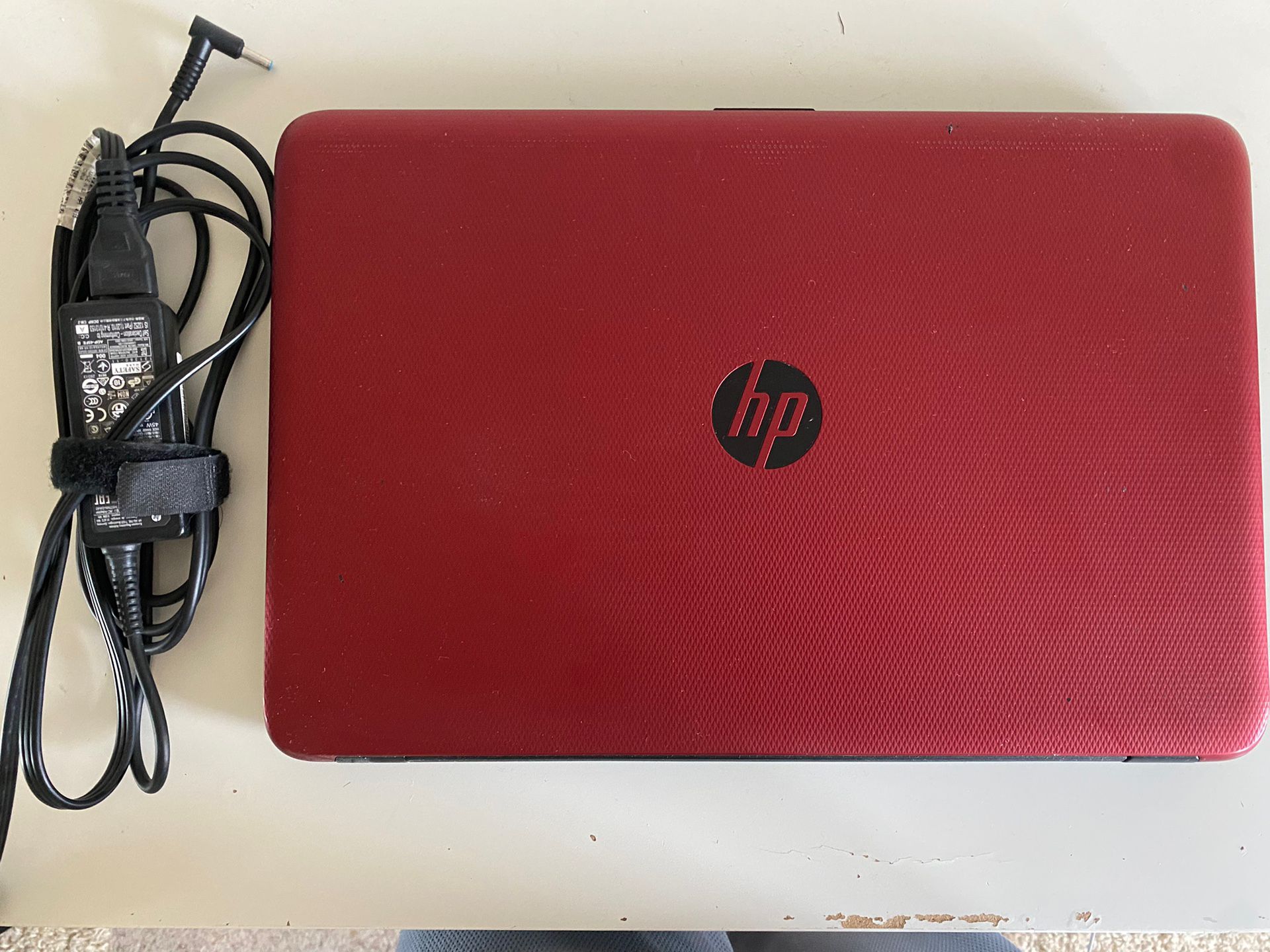 Windows HP Notebook Laptop (With Charger)