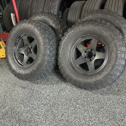 18” After Market Off Road Wheels From A Jeep