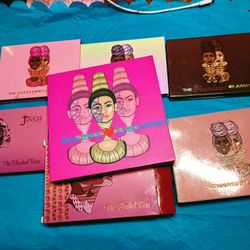 Juvias Place Eyeshadow Bundle  WiTH  A  FREE  MAKEUP BAG