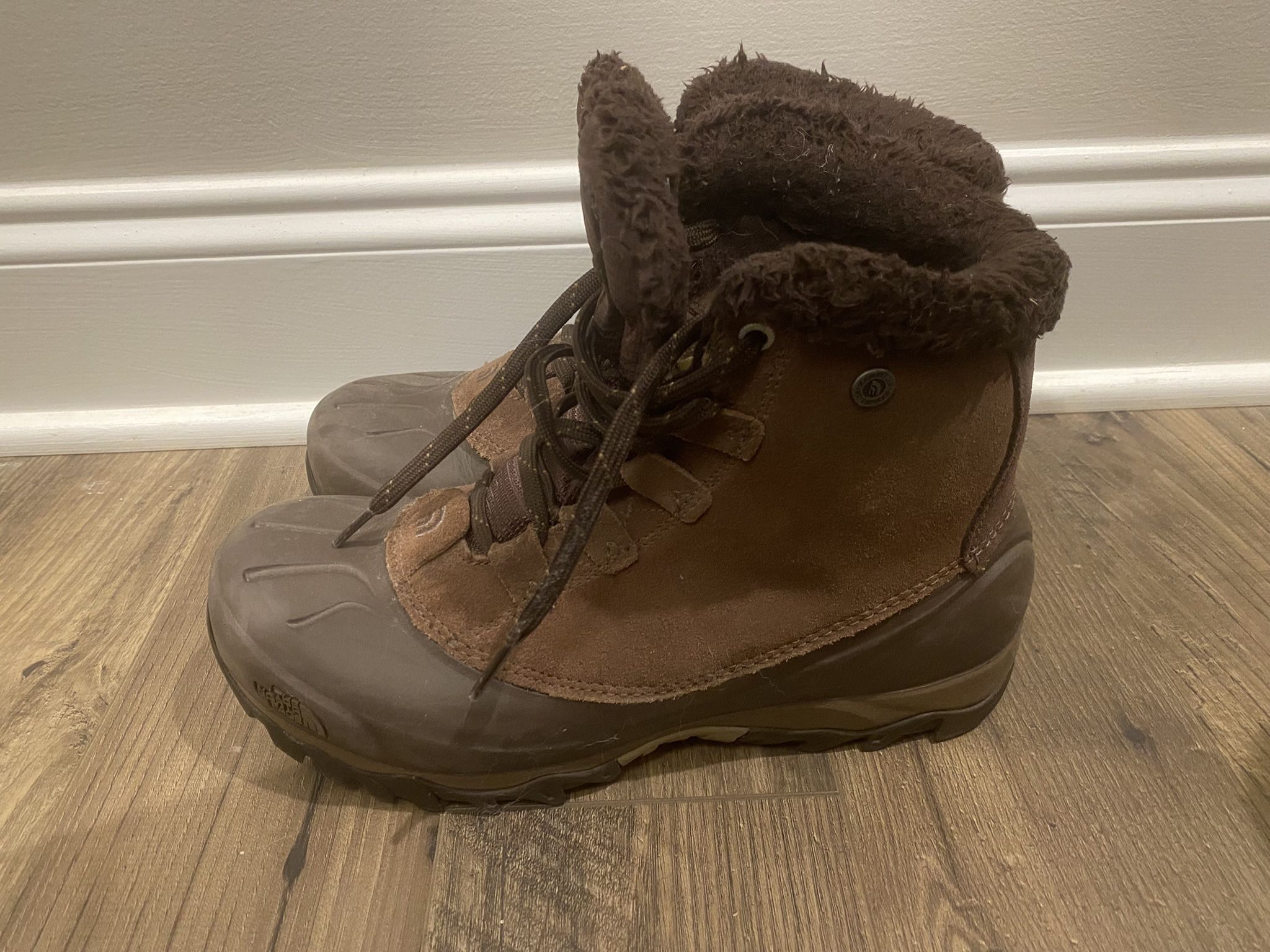 Women’s 9.5 Winter Snow Boots North Face