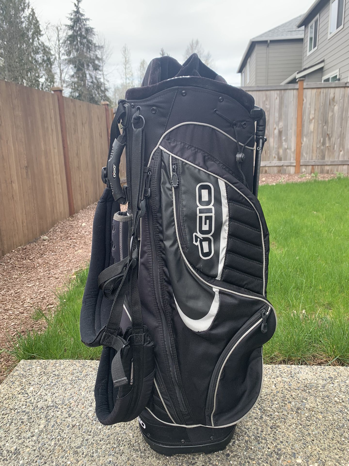 OGIO Vector ARC 10 Way Divider Golf Stand Bag Black With Rain Cover