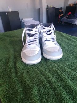 Jordan 1 Mid Smoke Grey