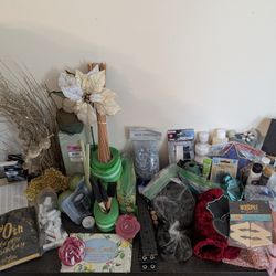 Small Lot of Arts and Crafts Supplies