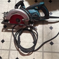 Makita Skillsaw  Usada En  Urn Estado 