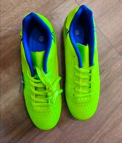 Soccer Shoes Big Kids Youth Outdoor Training. Size 7