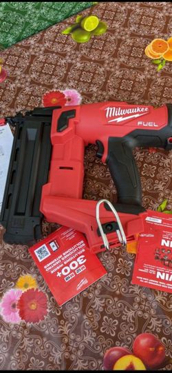 Milwaukee
M18 FUEL 18-Volt Lithium-Ion Brushless Cordless Gen II 18-Gauge Brad Nailer (Tool-Only)