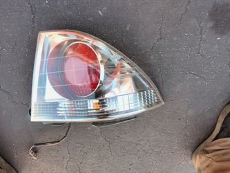 2001-2005 Lexus ls300 tail light (passenger side) with lights bulbs OEM.