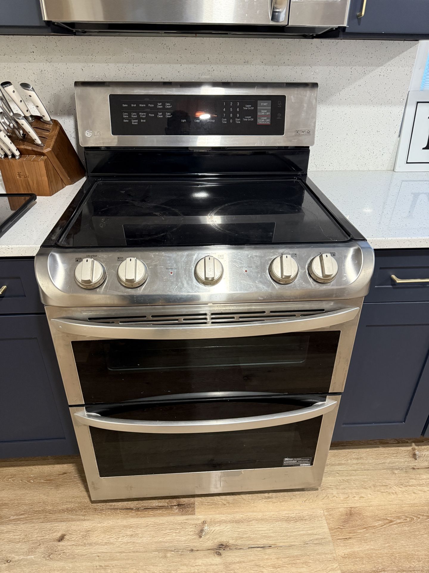 2022 LG Stove/Cooktop With Double Ovens