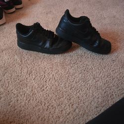 black nike air force lows