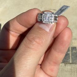 Beautiful ring 14k white gold All Natural diamonds with IGI certification. SIZE 6 Jewelry