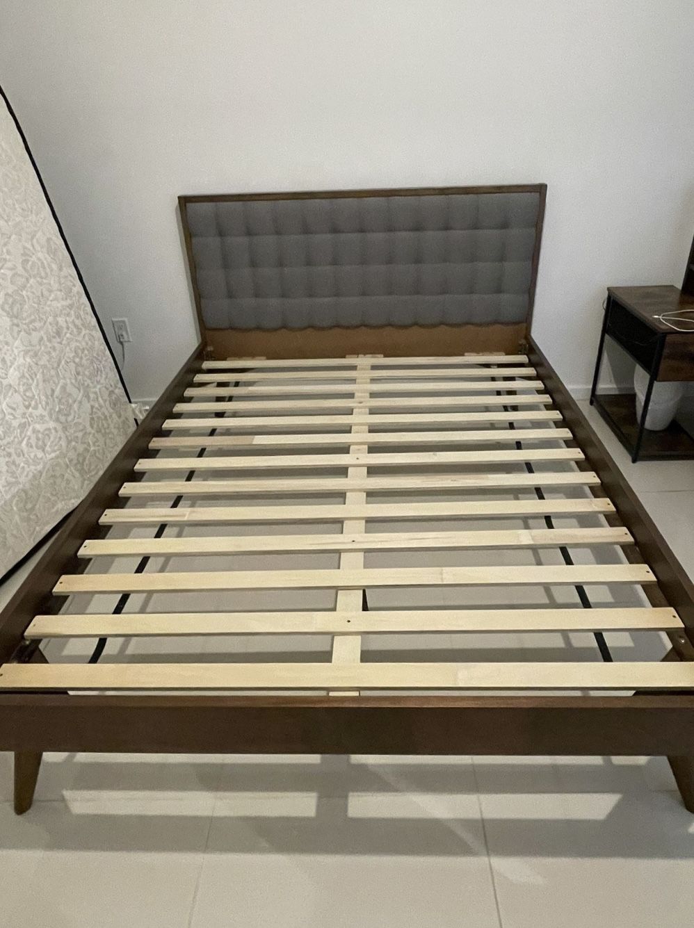 BED FRAME Queen Size