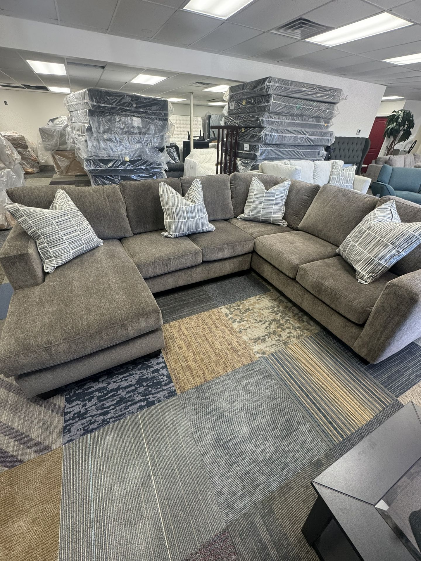 ALEN WHITE SECTIONAL SOFA