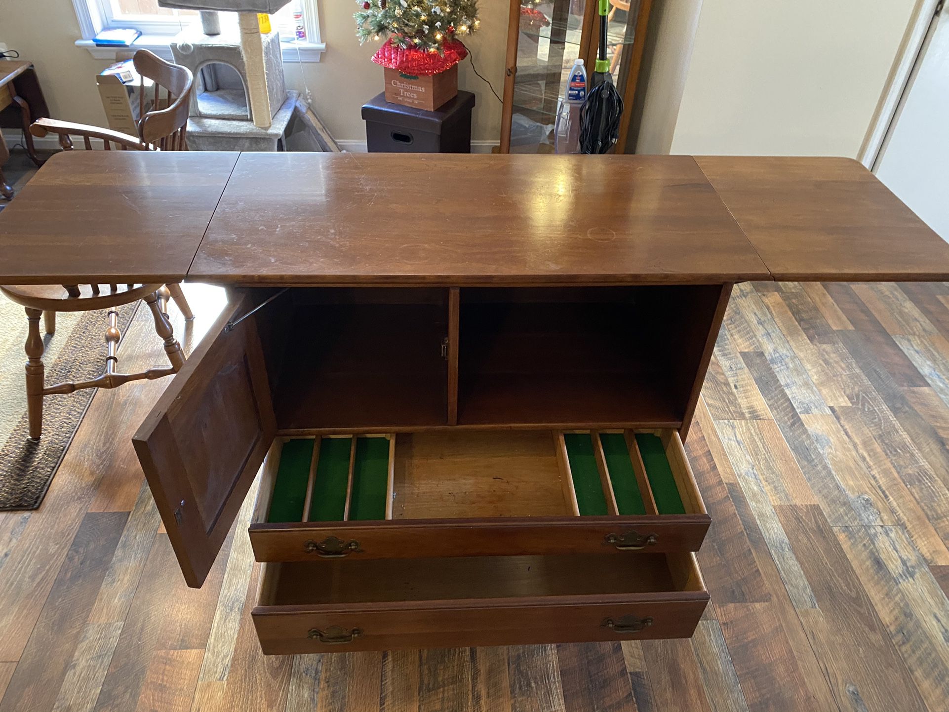 Small Bar Server With Flatware Drawer Ans Storage !