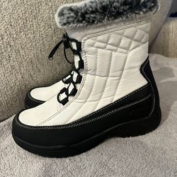 Girls/womens Snow Boots Size 6y