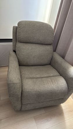 Living spaces recliner