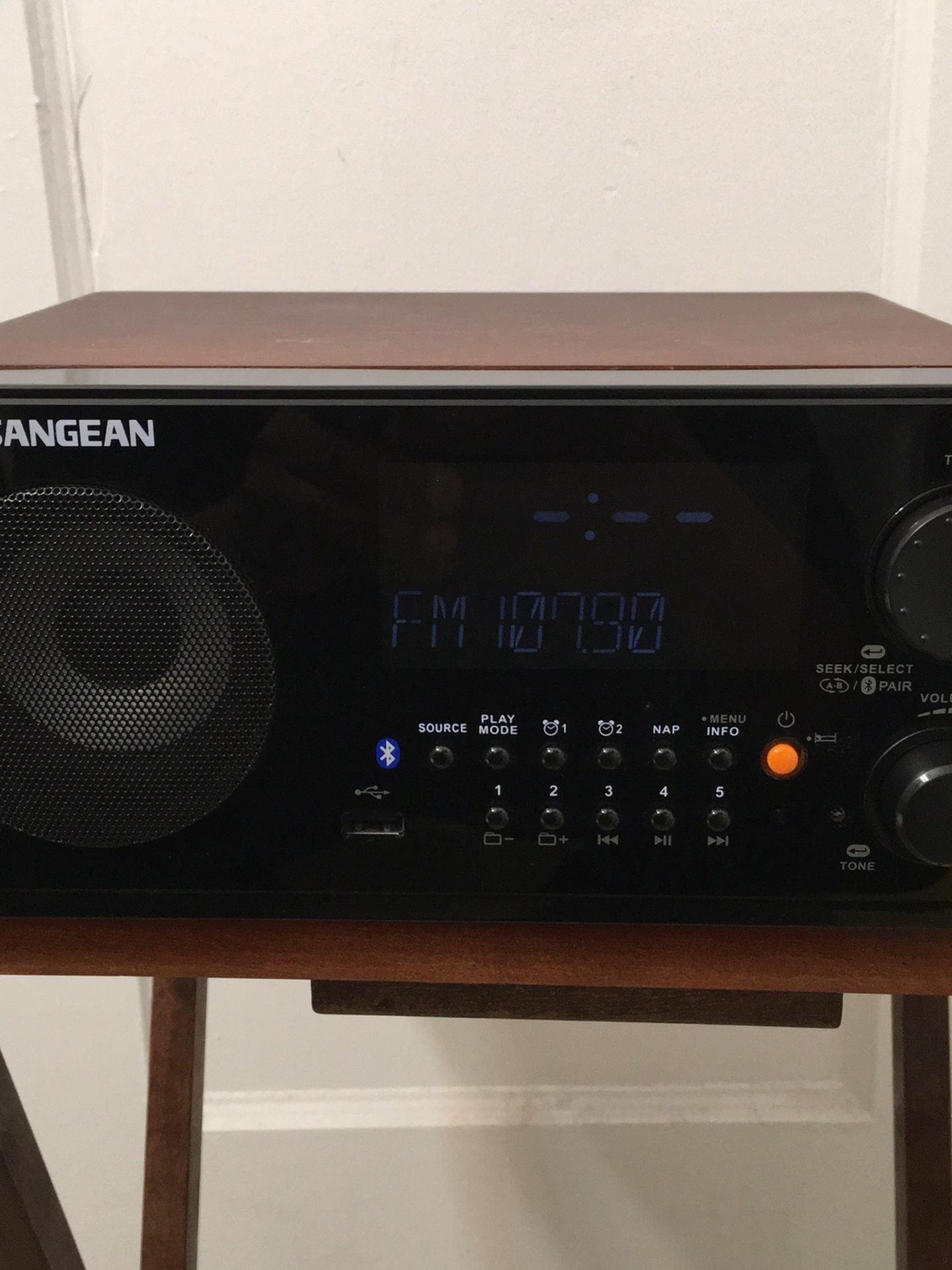 Sangean WR 22WL AM/FM RDS/Bluetooth/USB Table Top Digital Tuning Receiver