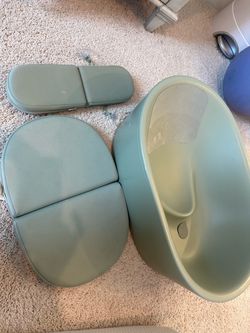 Lola Bathtub with elbow and knee pads