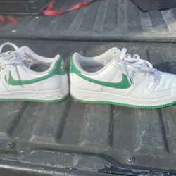 Men’s Size 11 Nike Air Athletic Shoes 