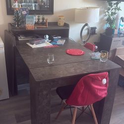 Extendable Dining Table 