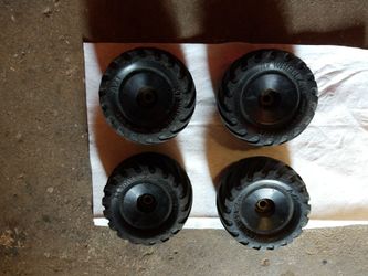 Skateboard wheels