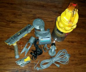 DYSON DC14 VACUUM