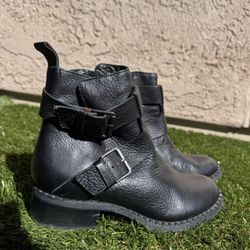 Gentle Souls by Kenneth Cole Black Women's MOTO Ankle Boot sz 7