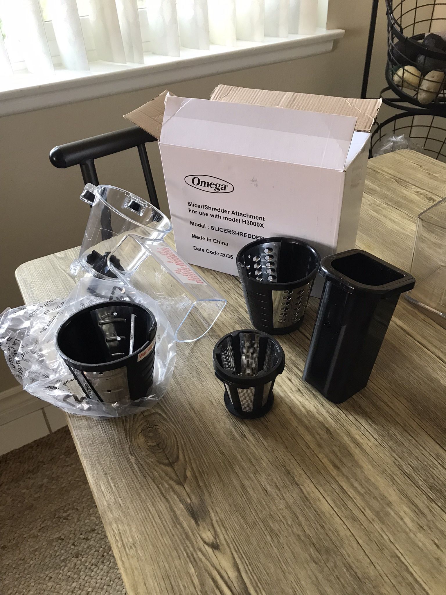 Omega H3000D Cold Press 365 Juicer Slow Masticating Extractor. + Bonus