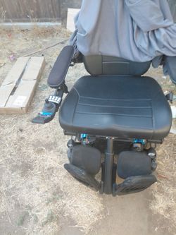 Electric wheelchair