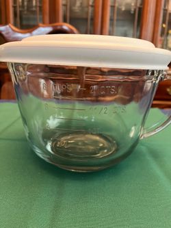 Large 2 qt Glass Measuring Cup Mixing Bowl w/Lid