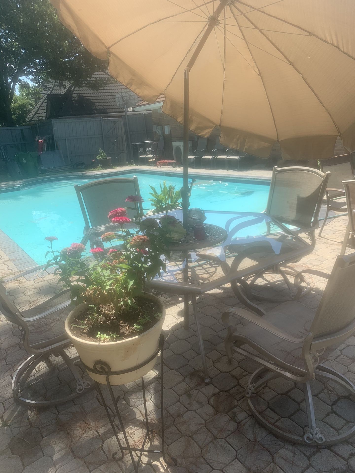 Outdoor metal table with 4 swing chairs and umbrella 400$