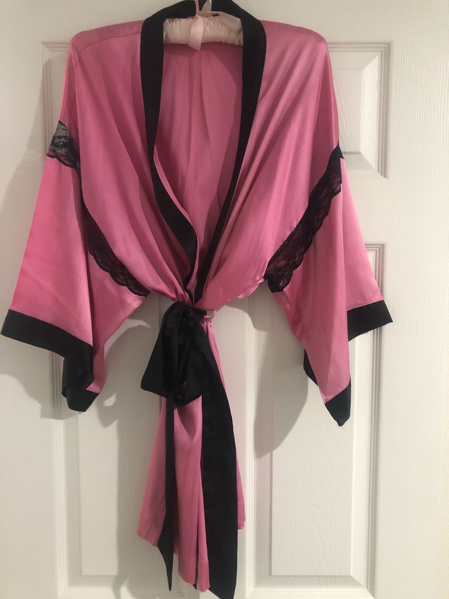 Victoria’s Secret Robe 💗🖤