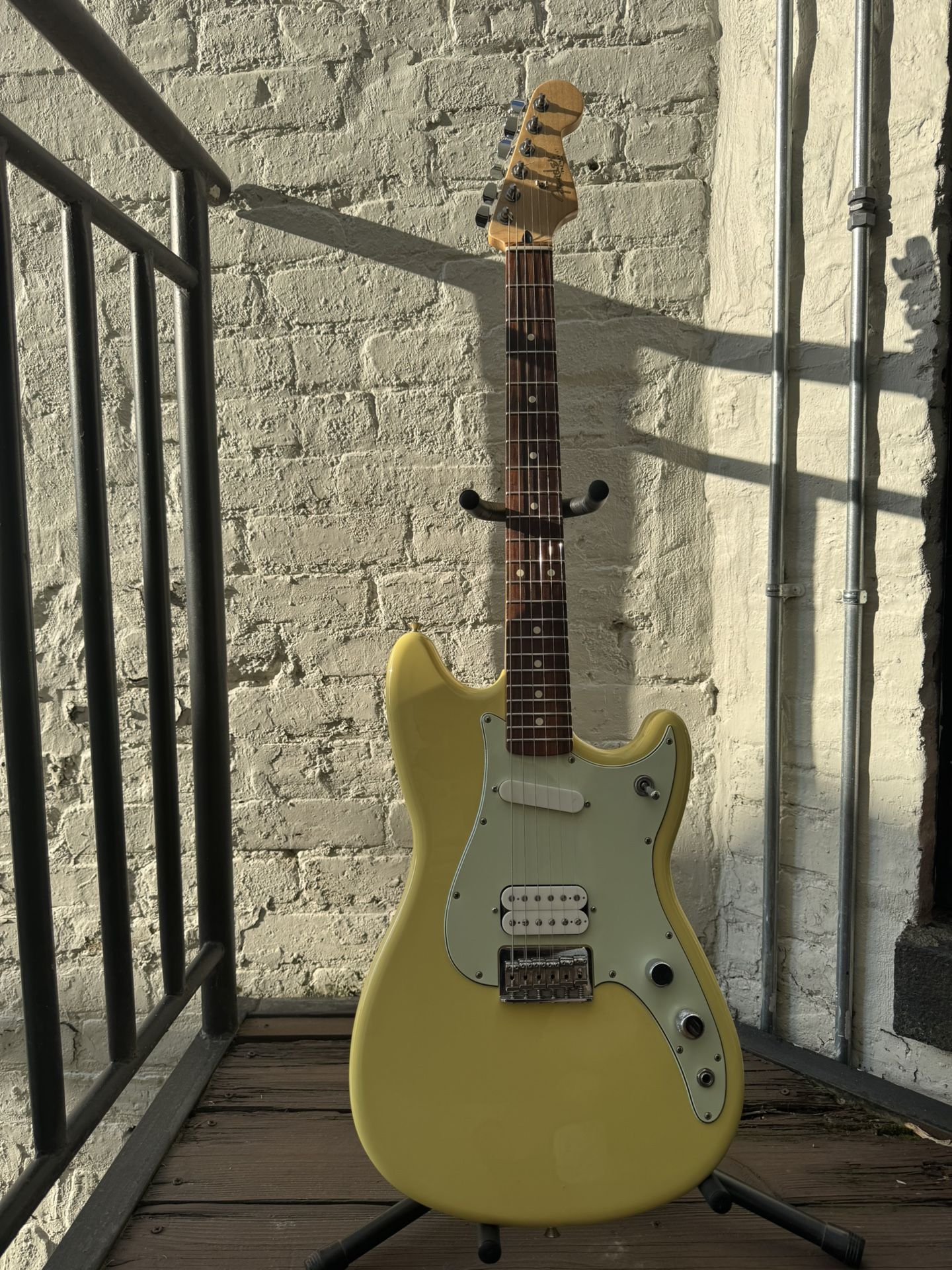Fender Duo-Sonic HS Canary Diamond 2017