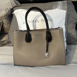 New Michael Kors Purse - Designer Luxury!