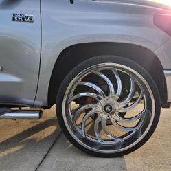 28"Nighthawk  Luxury Wheels Tripple Chrome Wheel Set and Tres