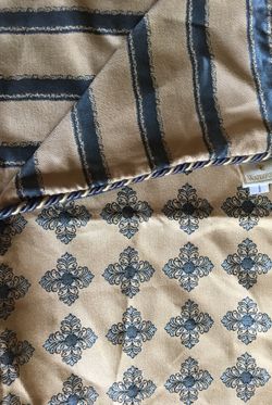 Luxury pillow case two sides with zipper , barely used. Square size 25-26 in