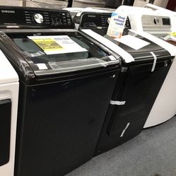 New Scratch And Dent Samsung Washer And Dryer Set. 1 year Warranty 