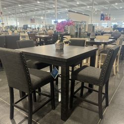 5 Pieces :  Dining room Set / Includes: Pub table and  4 Pub chairs. 