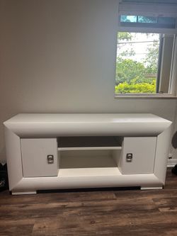 TV Stand w/ storage