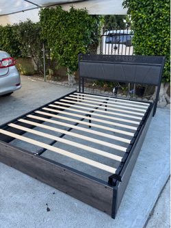 Queen frame bed