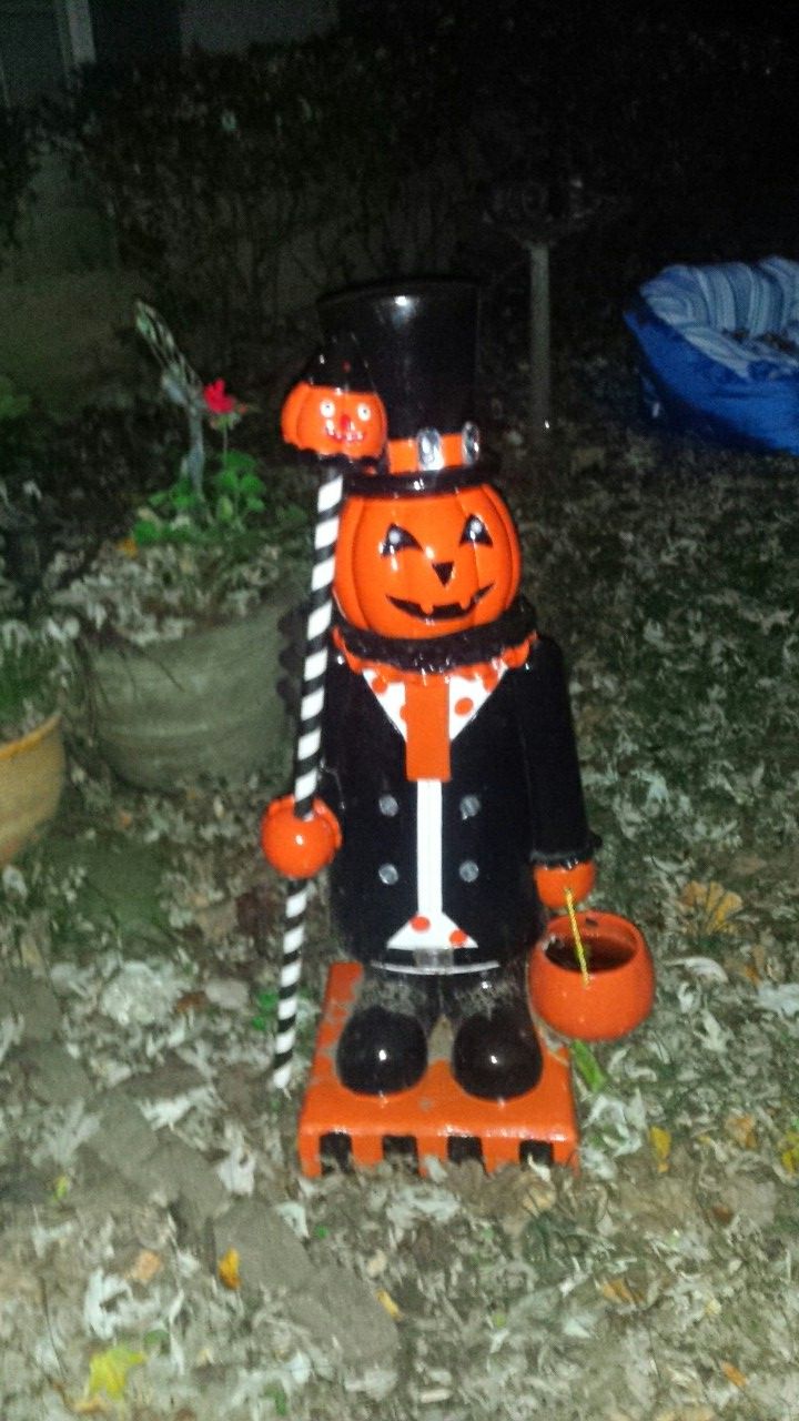 Halloween pumpkin trick or treater