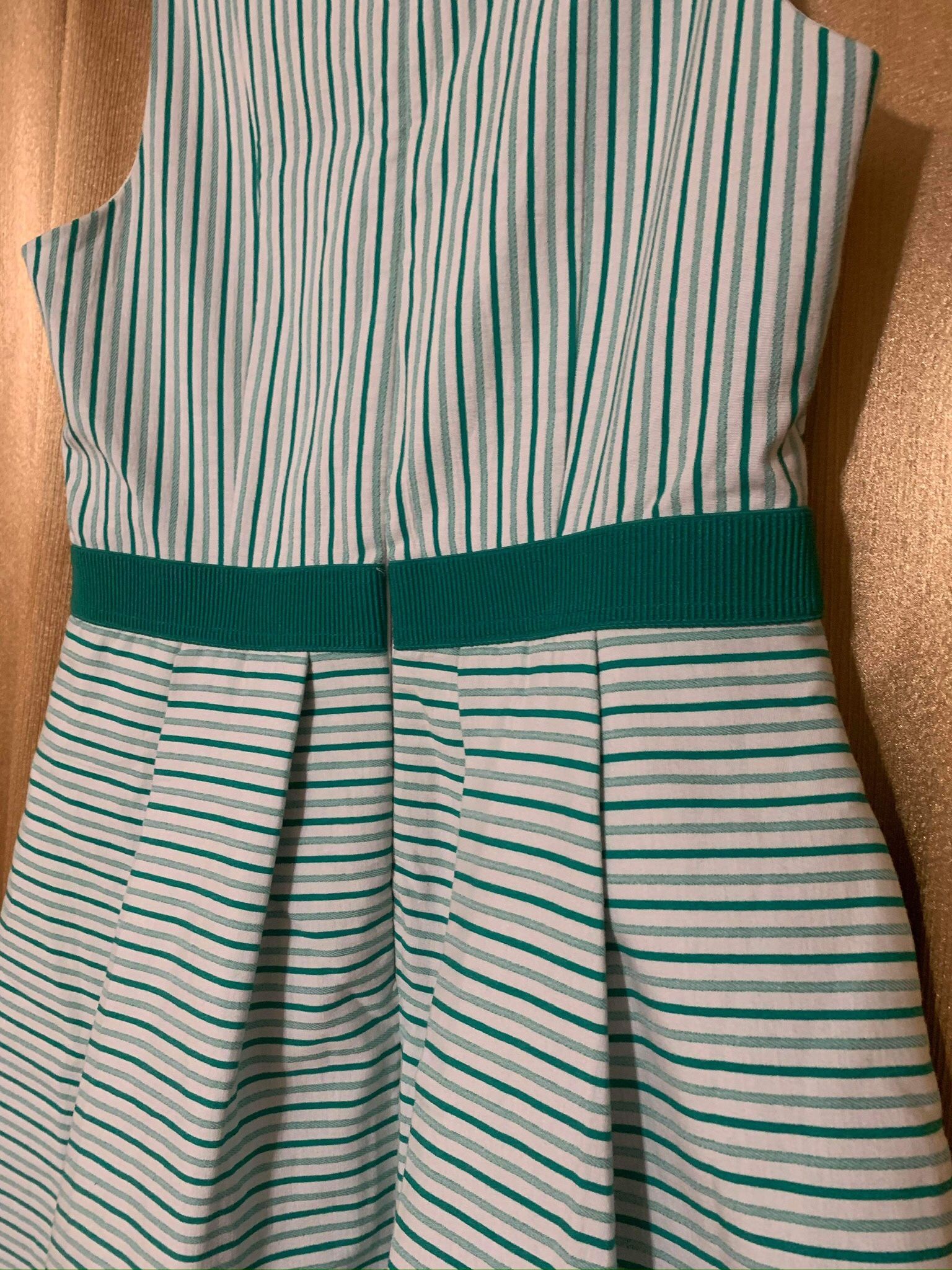 Beautiful Dress Colors White And Green Emerald Size M From Macy's Brand Eva  Mendes - cruiseboatoman.com