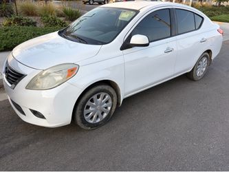 2012  Nissan versa