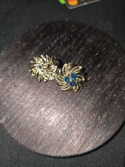 Vintage Clip Earrings AB Sparkling Rhinestone Crystal Gold Tone Flower Clip And Screw On Earrings
