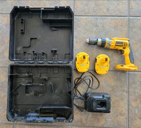 (Cash Only) $60 Dewalt DW985 14.4 volt XRP 1/2" Hammer Drill with 2 Batteries 1 charger 1 case.