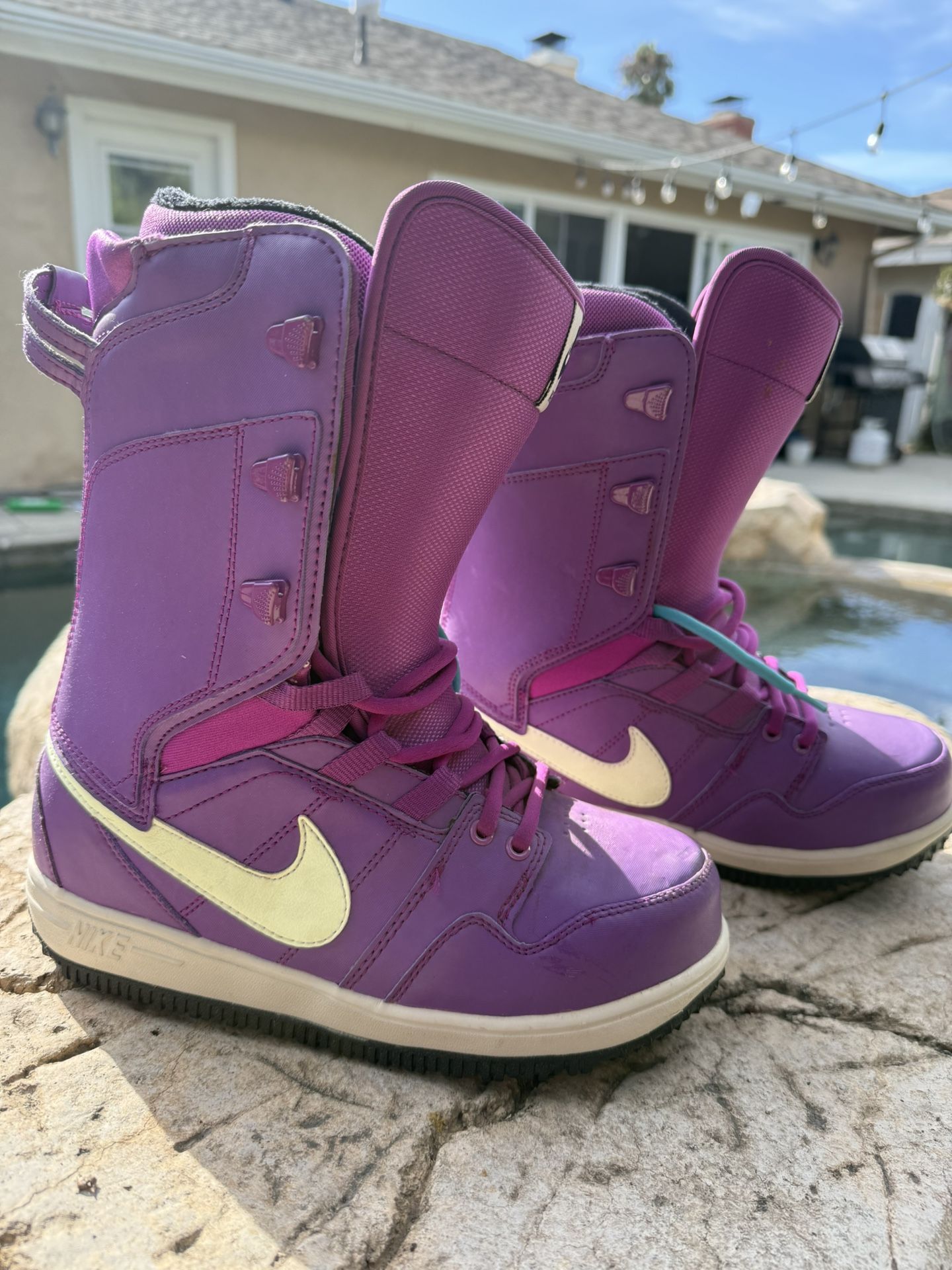 nike vapen Etomidate-laced vapes soon to be listed as illegal drugs, offenders may  face jail term & caning https://t.co/2m7xDTpK9q main image 1